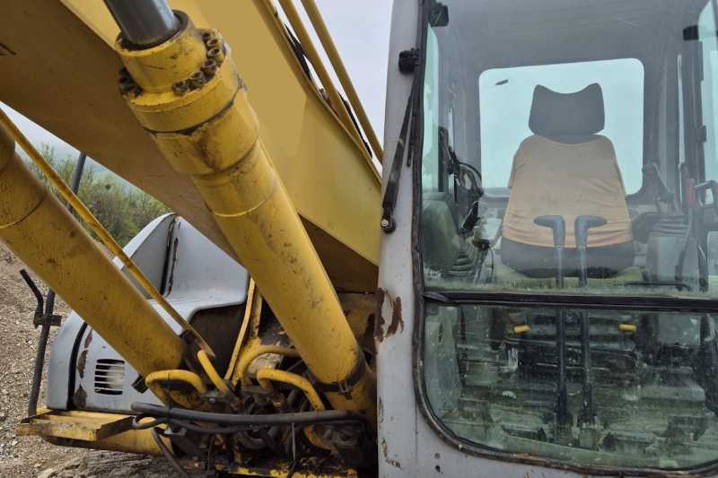 OmecoHub - Immagine NEW HOLLAND E215